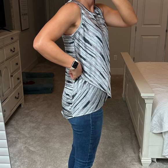 Women’s Apt 9 Sleeveless Chrome Top - Picture 3 of 5